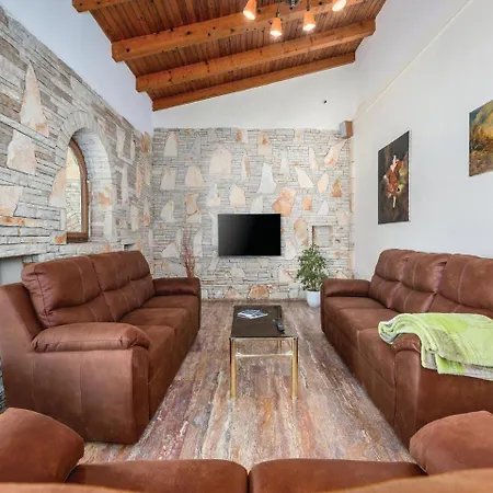 Five Bedroom Holiday In