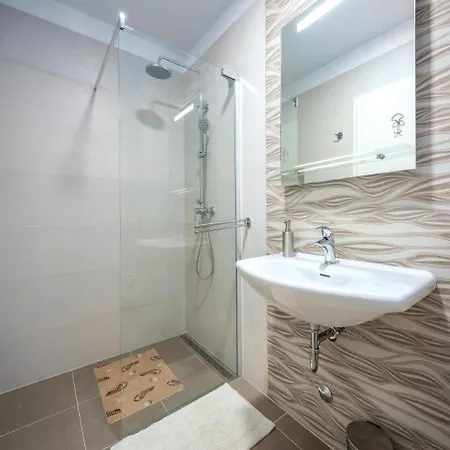 Five Bedroom Holiday In בית נופש *