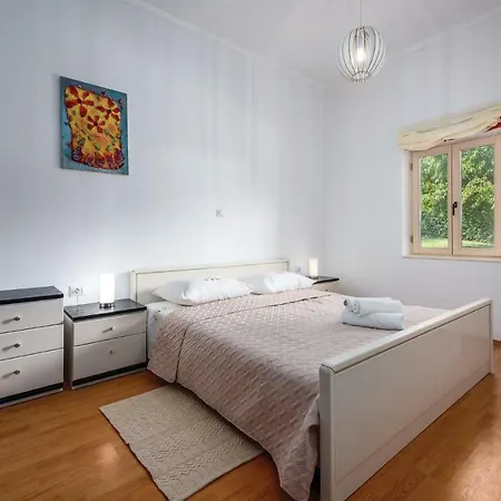 Five Bedroom Holiday In