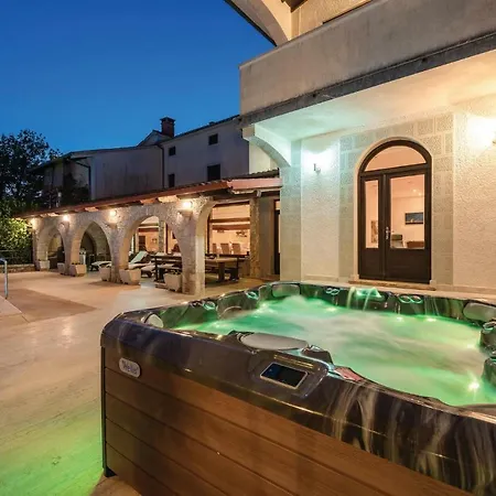 Five Bedroom Holiday In *