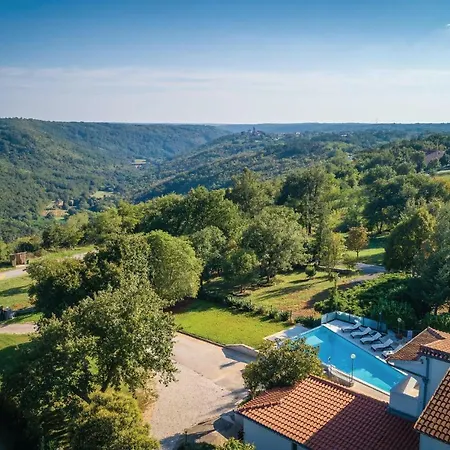 Five Bedroom Holiday In Nyaraló Tinjan