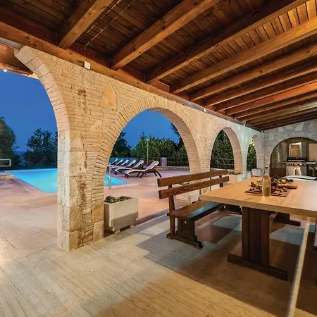 Five Bedroom Holiday In * Tinjan