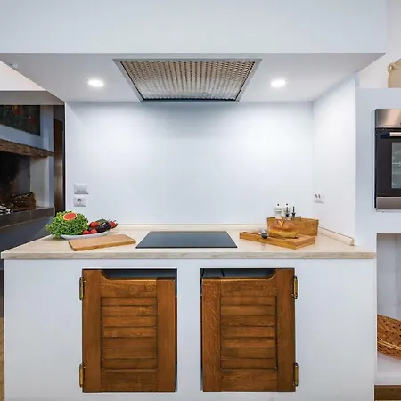 בית נופש Five Bedroom Holiday In