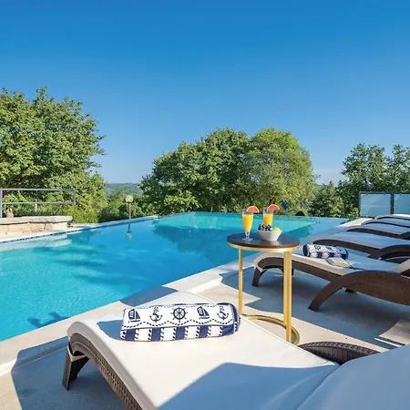 Five Bedroom Holiday In