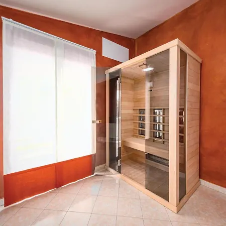 Five Bedroom Holiday In Tinjan