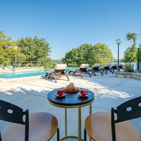 Dom wakacyjny Five Bedroom Holiday In