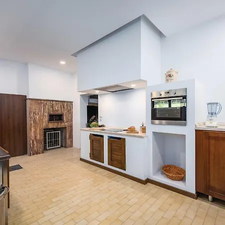 Dom wakacyjny Five Bedroom Holiday In